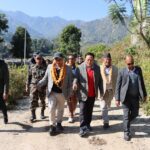 मन्त्री कुलमान घिसिङबाट विपद् प्रभावित रोशी क्षेत्रको निरीक्षण