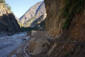 ठप्प छ नेपाल चीन सीमाको केरुङ नाका