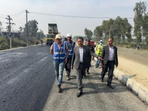 मन्त्री कुलमान घिसिङबाट निर्माणाधीन पूर्व—पश्चिम एशियन राजमार्गको निरीक्षण