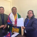 पुर्वमन्त्री कुलमान घिसिङले काठमाडौ-३ बाट गराए उम्मेदवारी दर्ता