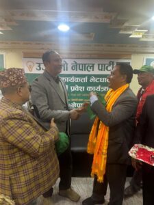 विभिन्न दल परित्याग गरी ५०० भन्दा बढी नेता–कार्यकर्ता उज्यालो नेपाल पार्टीमा प्रवेश