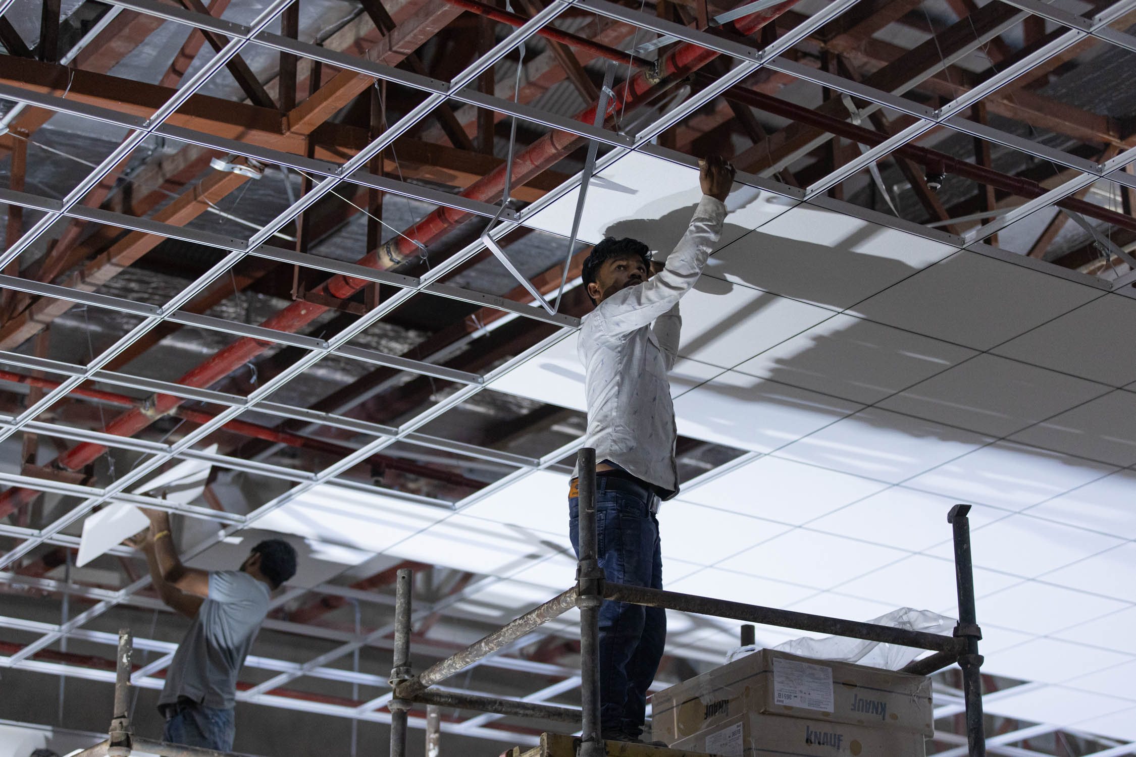 नयाँ निर्वाचित सांसदहरूको शपथका लागि निर्माणाधीन संसद् भवनमा बन्दैछ अस्थायी हल