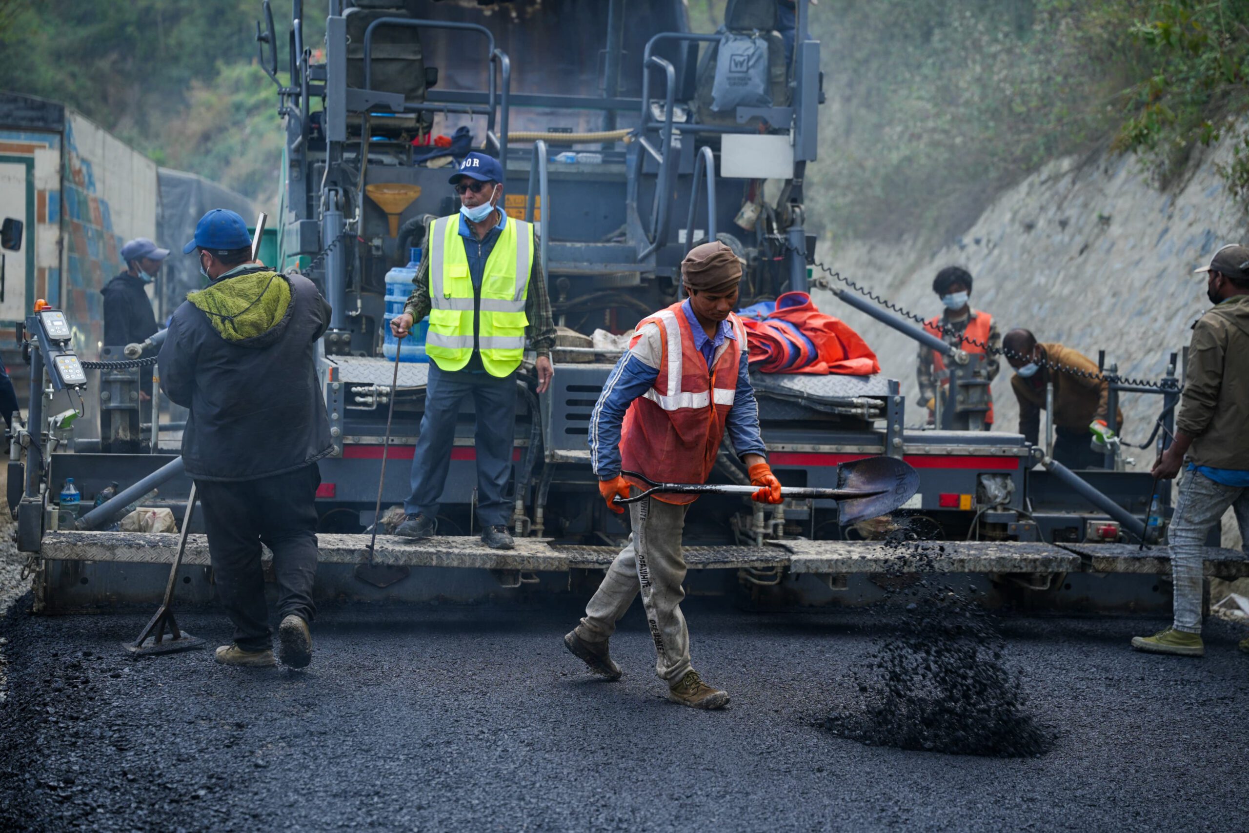 धुलिखेल खावा सडक कालोपत्र सुरु