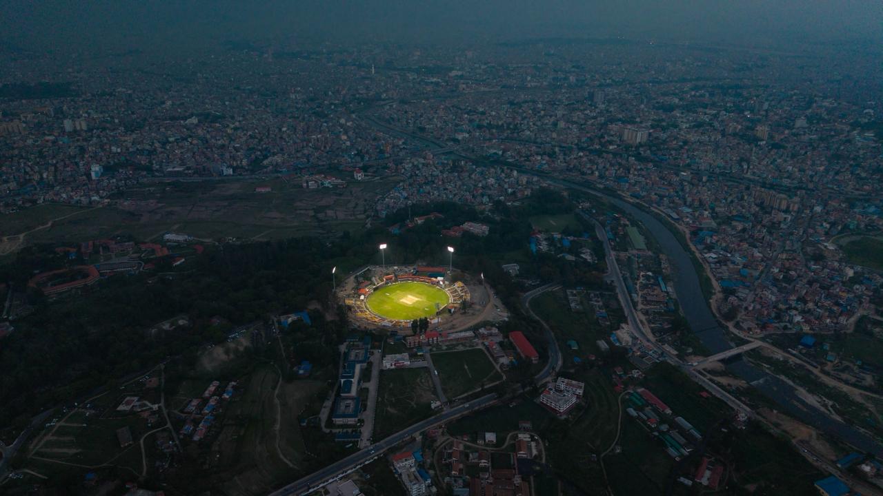 ड्रोन देखी यस्तो देखियो टियू क्रिकेट मैदानको फ्लडलाइटमा नेपाल र युएइ बीचको खेल