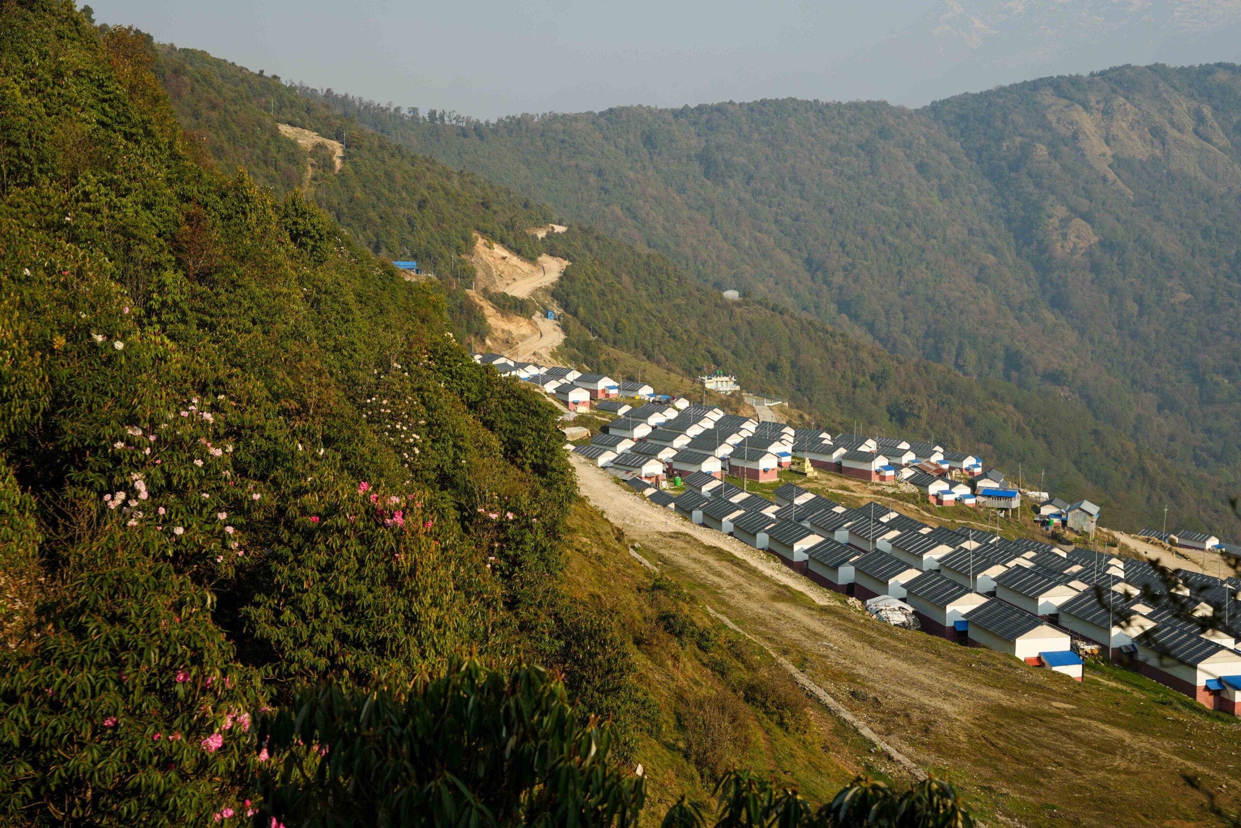 लाप्राकको आकर्षक नमुना बस्ती बन्दै पर्यटक गन्तव्य, तर स्थानियलाई पुरानो बस्ती नै स्वर्ग