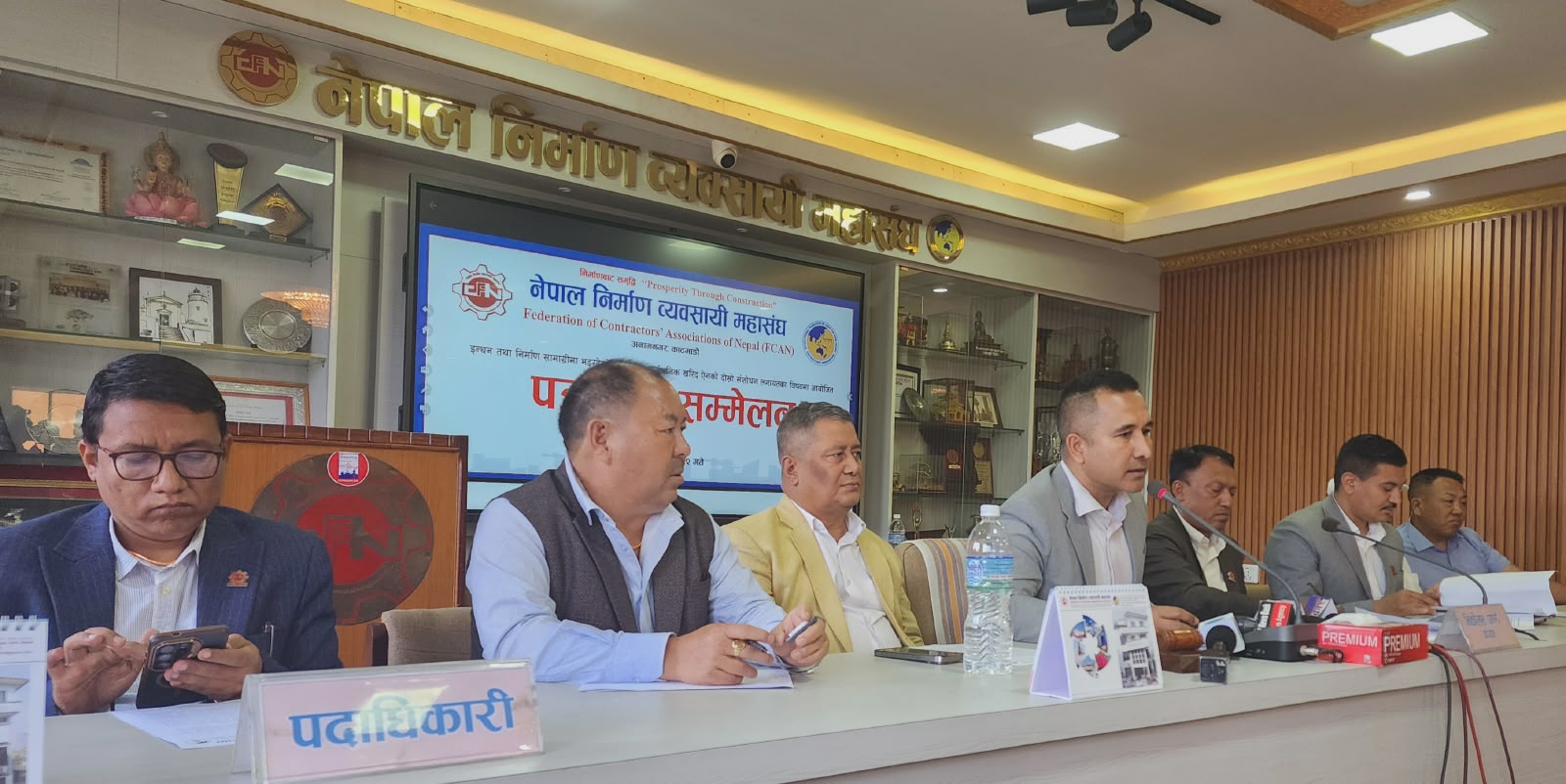 मूल्यवृद्धिले थलिएको निर्माण क्षेत्र: एक साताभित्र मूल्य समायोजन नगरे सबै काम ठप्प पार्ने चेतावनी