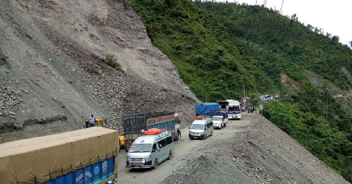 ५४ वर्षसम्म स्तरोन्नति हुन नसक्दा डुम्रे–बेँसीसहर सडकमा यात्रा कष्टकर