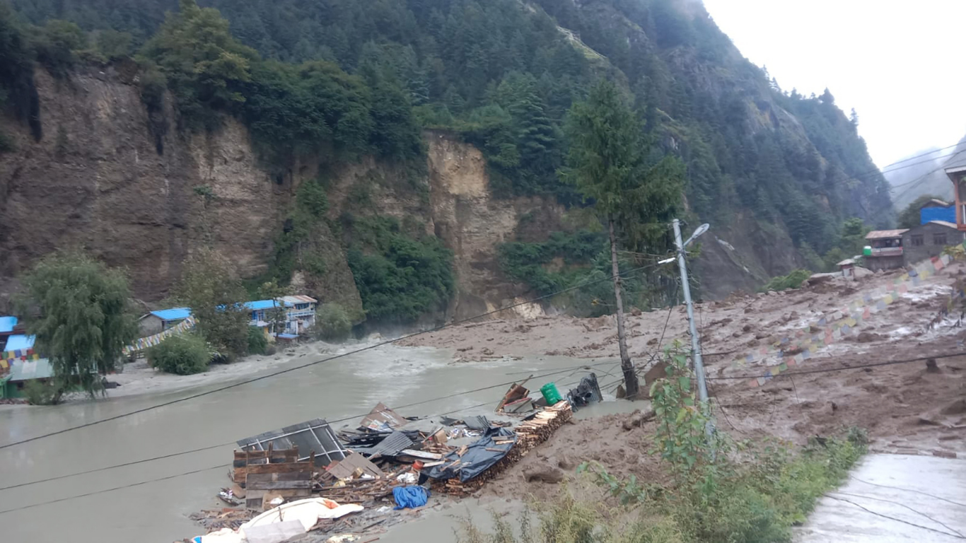 थुनिएको मर्स्याङ्दी खुलाउन ब्लास्ट असफल, अन्य उपकरणको सहायताले नदी खोतलिँदै
