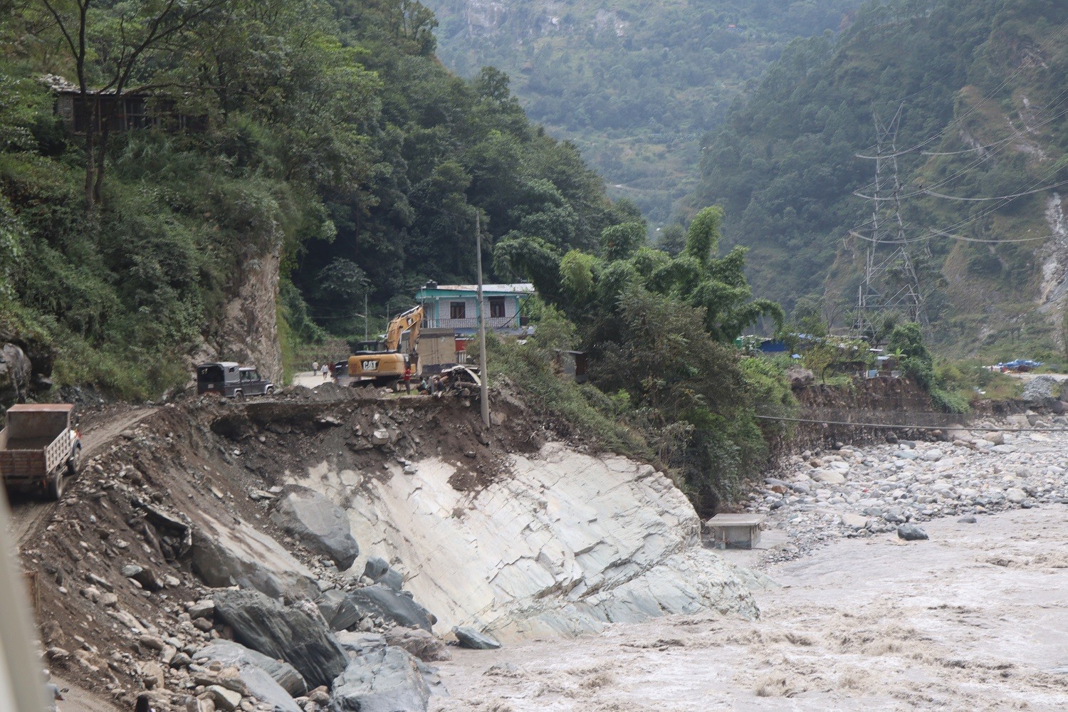 कालीगण्डकीको बाढीले बगायो रातोपानीको तातोपानी कुण्ड, एक करोडको संरचना ध्वस्त