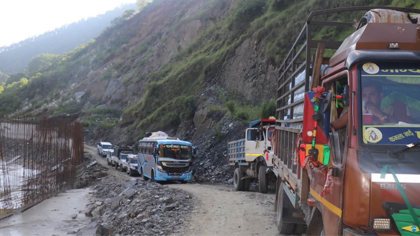 दसैँमा बीपी राजमार्गबाट यात्रा सहज हुने, अवरुद्ध भए आधा घण्टामै खुलाउने गरि तयारी