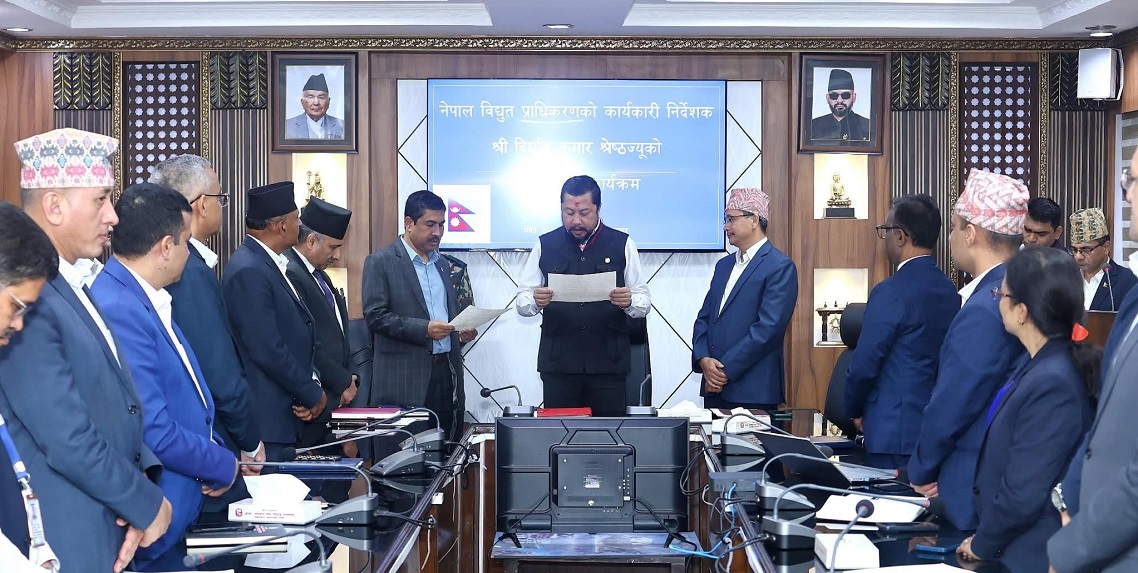 जब पुर्व तीन एमडीलाई सम्झिएर दिर्घायु कुमार श्रेष्ठले मंगलबार सपथ लिन मानेनन्…….